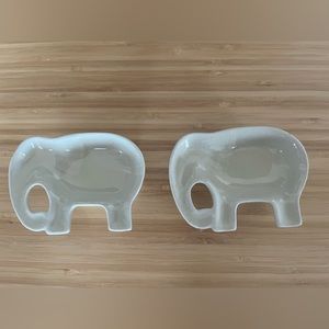Super cute elephant shaped spice/sauce dishes